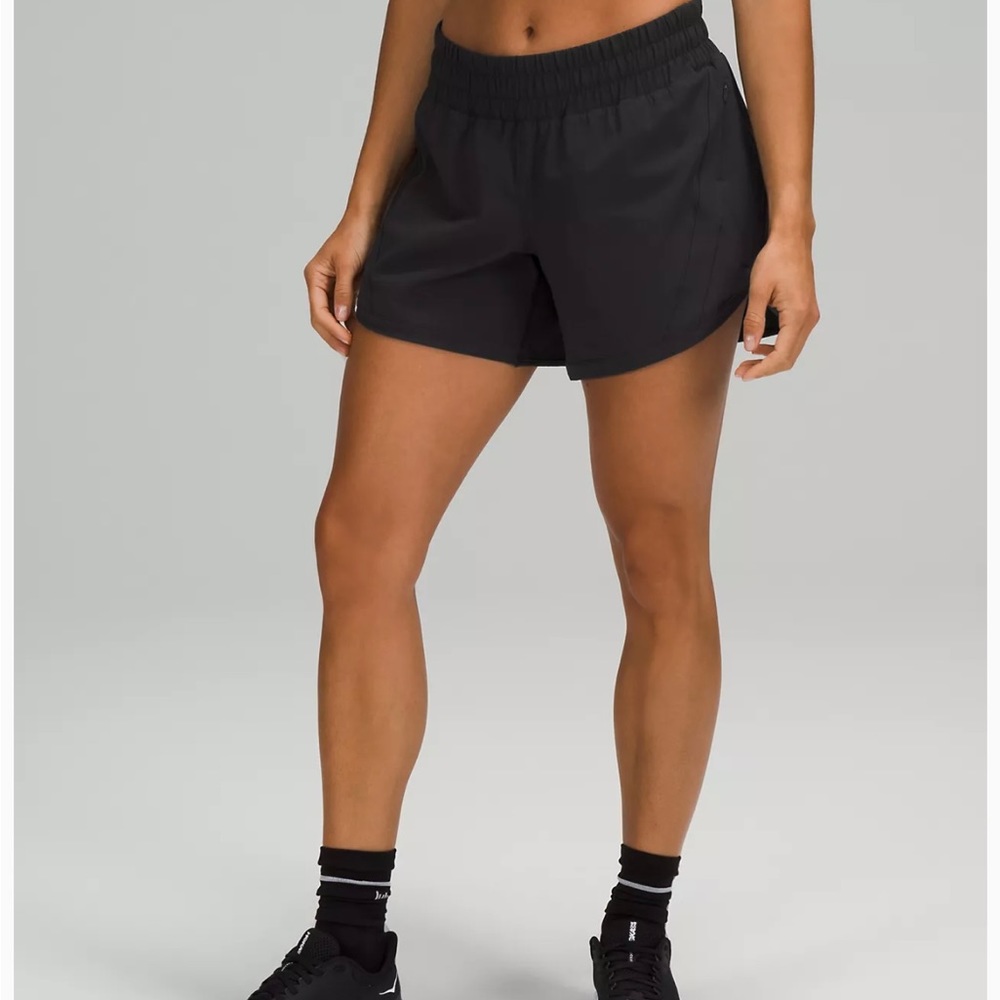Euc Lululemon black lined shorts